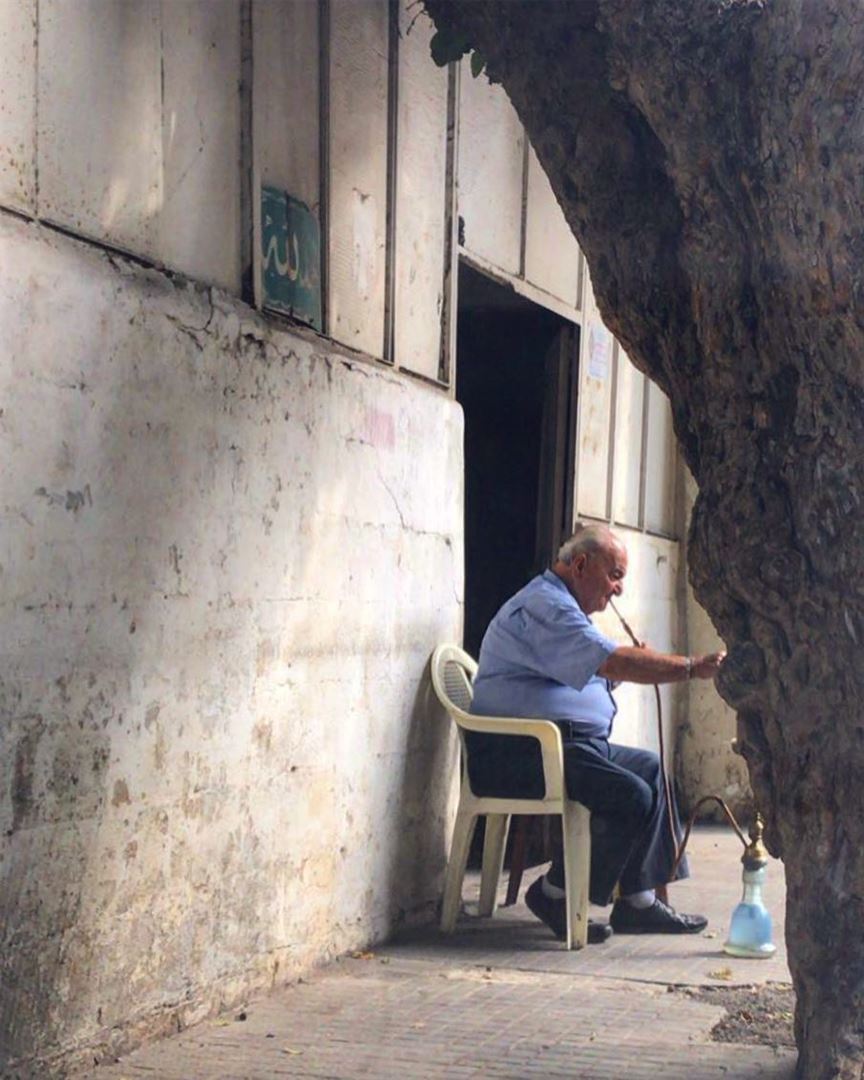 A typical Beiruty ritual on a sunny Sunday morning: arguileh! lebanon ... (Beirut, Lebanon)