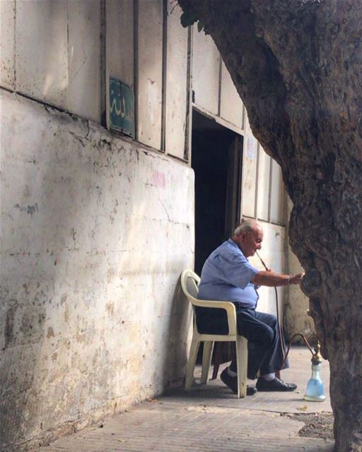 A typical Beiruty ritual on a sunny Sunday morning: arguileh! lebanon ... (Beirut, Lebanon)