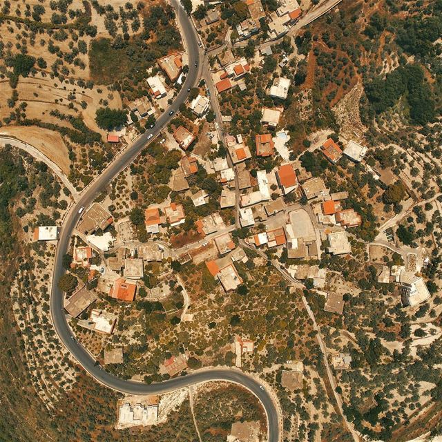 A view from above Mjeidil; South of Lebanon 🇱🇧  flyabove  djiphantom4pro... (Mjeïdil, Liban-Sud, Lebanon)