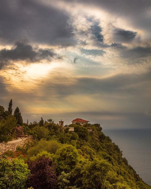  🇱🇧 A vision of Phoenician hippois battling the rumbling waves and new... (Hamâte, Liban-Nord, Lebanon)