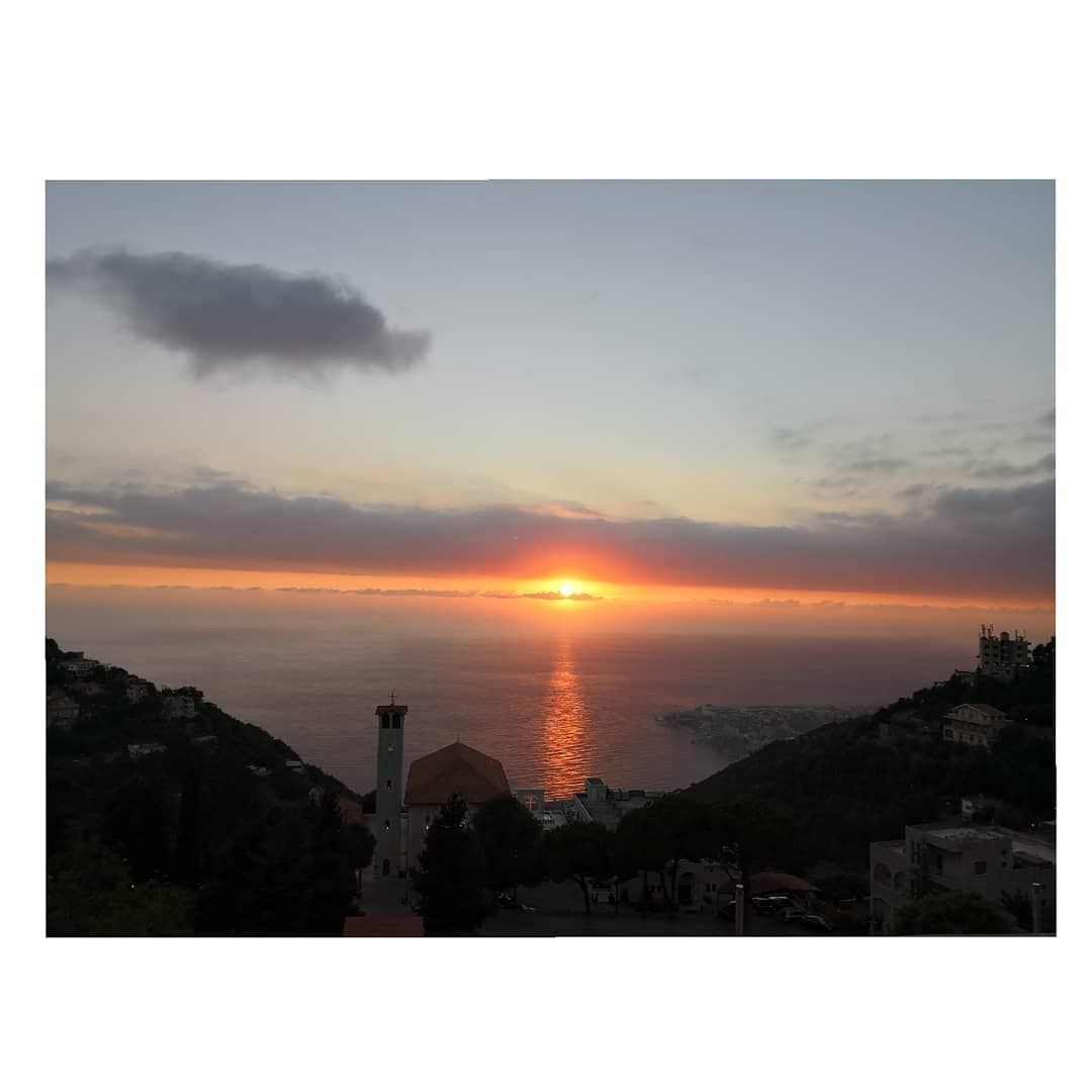 A warm love is what sunset is all about!  Peace  Sunset  beautifullebanon... (Ghosta, Mont-Liban, Lebanon)
