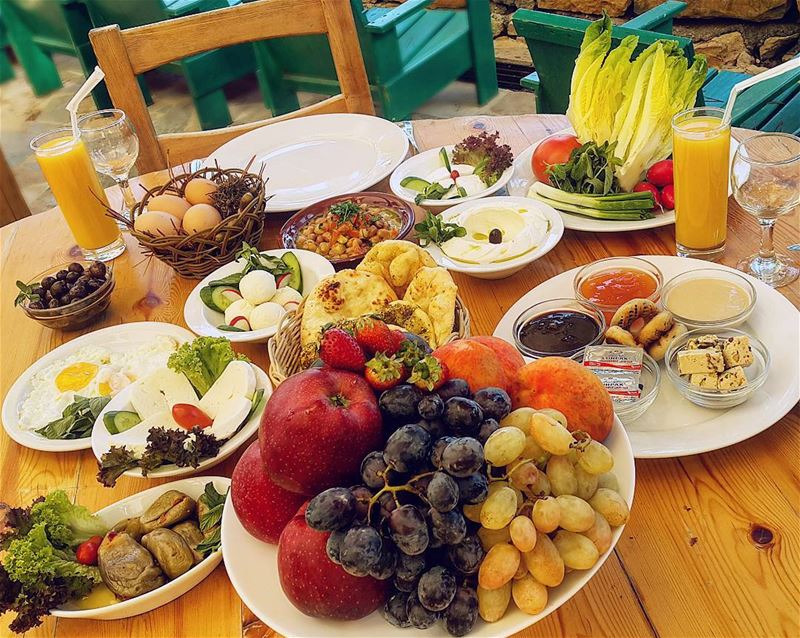 A yummy authentic Lebanese breakfast! 😋🧀🍎Tag someone you would share it...