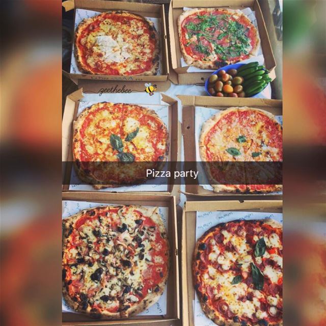 A Yummy Pizza Party🎉🍕🐝😋@lapizzariabeirut ... pizza  pizzadelivery ...