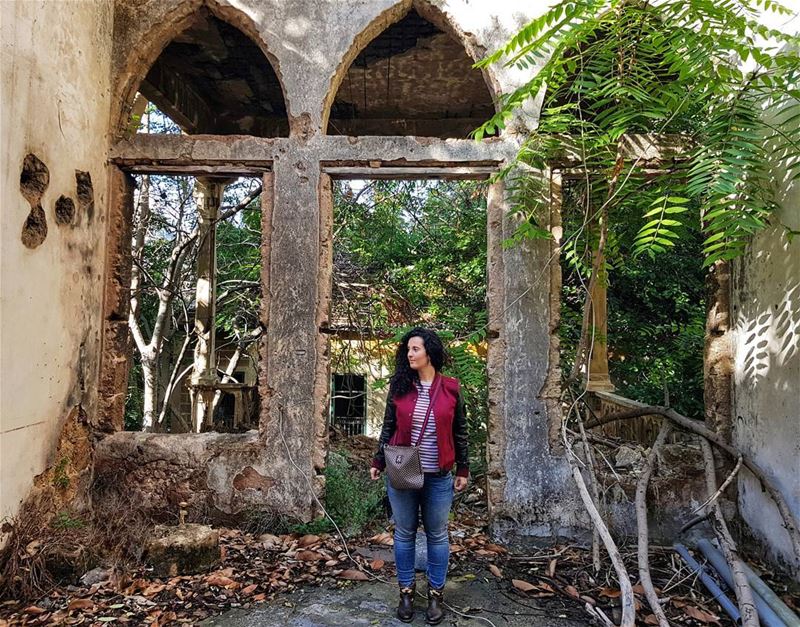 Abandoned Beirut treasures...Я стою посреди дворца 🏰. Где дворец, спрашив (Beirut, Lebanon)