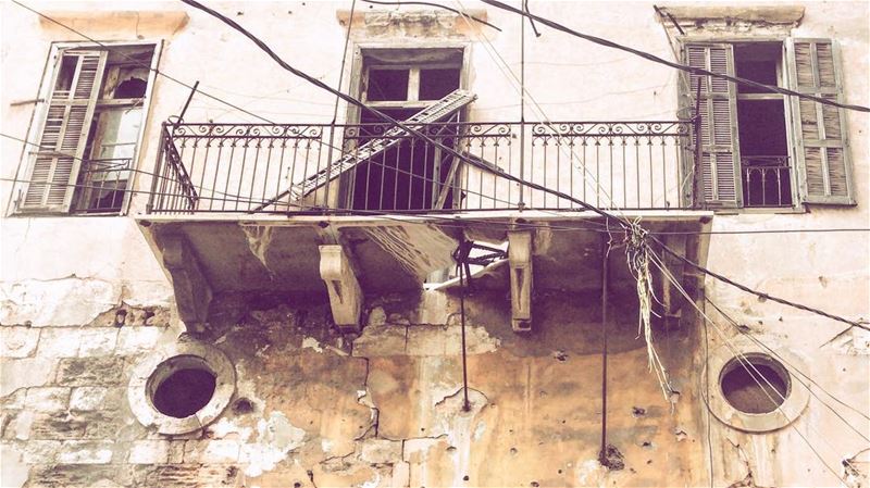 Abandoned but not forgotten• beirut  architecture  abandonné (Beirut, Lebanon)