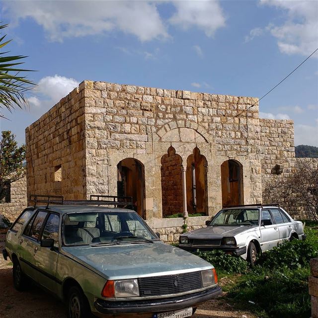 Abandoned mansion converted into a parking lot!  abandon  abandonedlot ... (Dayr Al Qamar, Mont-Liban, Lebanon)