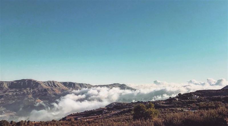 Above the clouds.⛰ ☁️ ⛰  NatureMade  BeautifulScenery ... (El Laqloûq, Mont-Liban, Lebanon)