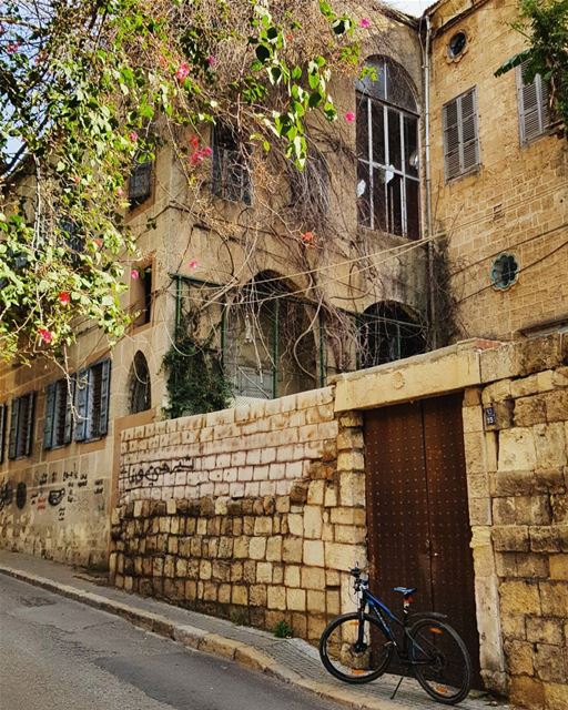 Add some Fun to Sundays.. 🍃🚴‍♀️🍃🍃🍃 explore wander.. beirut ... (Eglise St. Joseph des Peres Jesuites - Monot, Achrafieh)