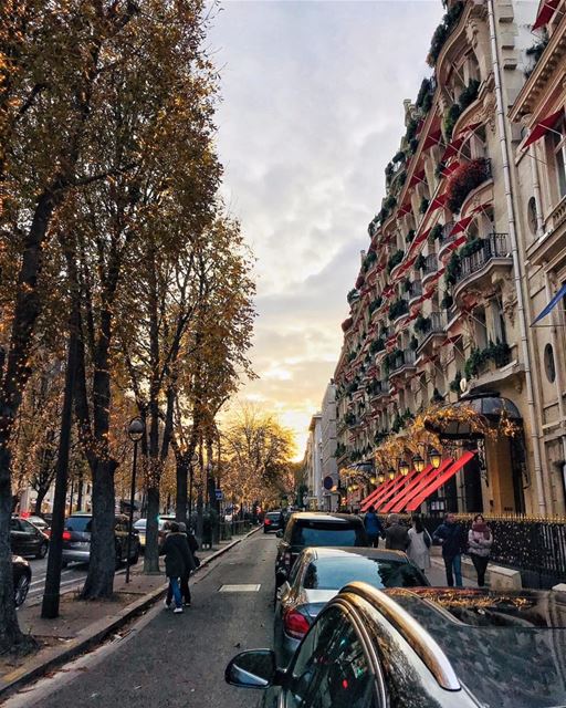 Afternoon Stroll... paris  france  popcorn961  beirut  lebanon  travel... (Avenue Montaigne)