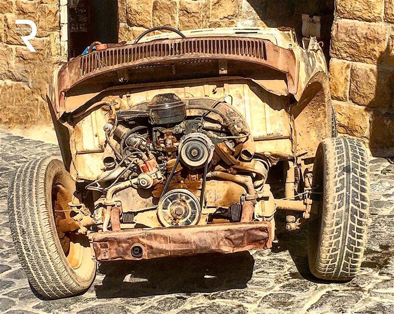 Aged with Beauty... Abandoned old rusty car 🚗 WorldCaptures ...
