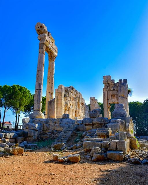 Aïn Akrine; Town in northern Lebanon, site of the Roman temple complex... (Aïn Aakrîne, Liban-Nord, Lebanon)