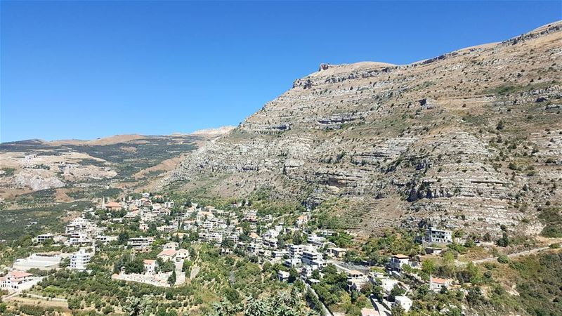 🏘⛰ (Akoura, Mont-Liban, Lebanon)