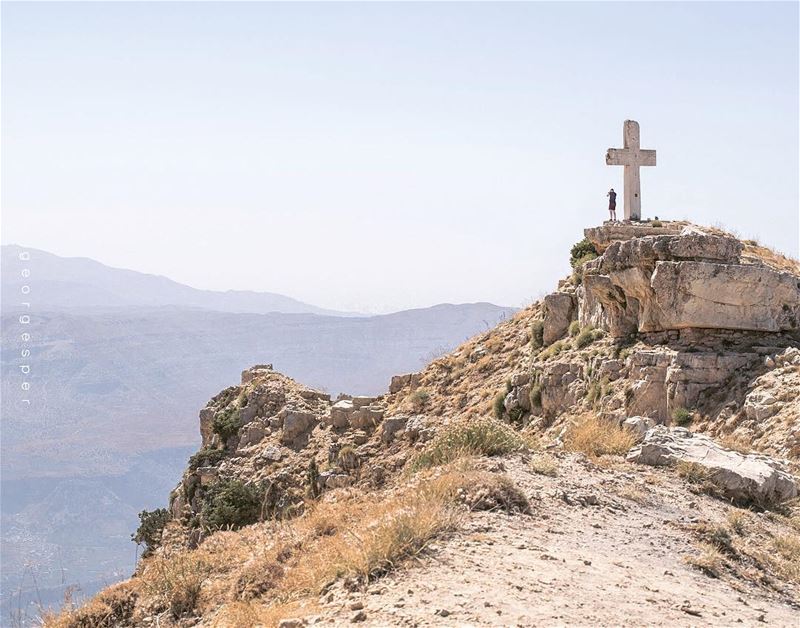 Akoura, Mount Lebanon 🇱🇧 Great week everyone ✌🏻........ (Akoura, Mont-Liban, Lebanon)