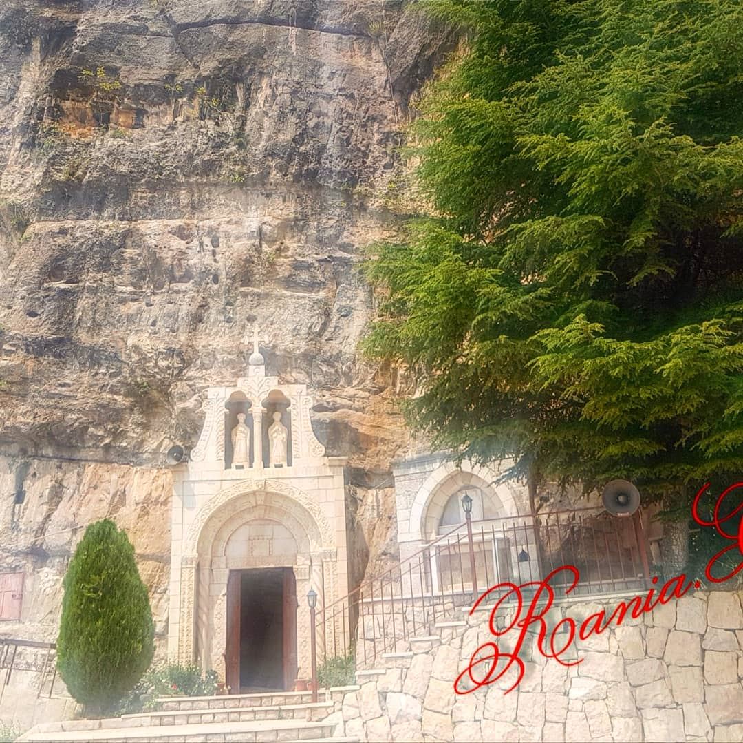  akoura  oldchurch  saintpeter  rock @lebanonexplorer @livelovelebanon8501 (Akoura, Mont-Liban, Lebanon)