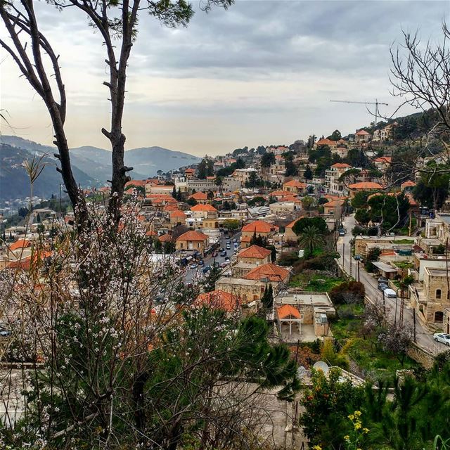 All mountain villages have hidden paths and stairs going up and down. ... (Dayr Al Qamar, Mont-Liban, Lebanon)