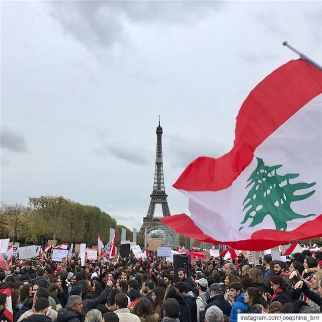 "All of them means all of them!" We stand with you Lebanon! 🇱🇧....... (Eiffel Tour, Paris, France)