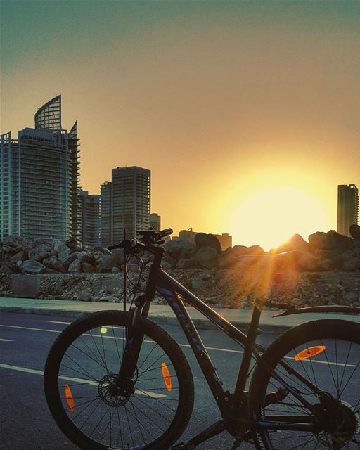 "All what I see is mine"This is a cycling feeling ..💛..... mybike... (Beirut, Lebanon)
