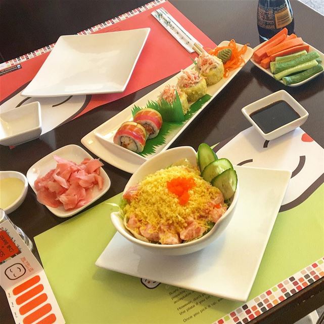 Alone & hungry??Grab some yummy sushi to cheer up the karroush 😋🤗 work... (Sushi Bento)
