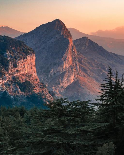 Alpes? Himalaia? Não, isso é no Líbano! Foto espetacular tirada pelo... (Arz Tannoûrîne)