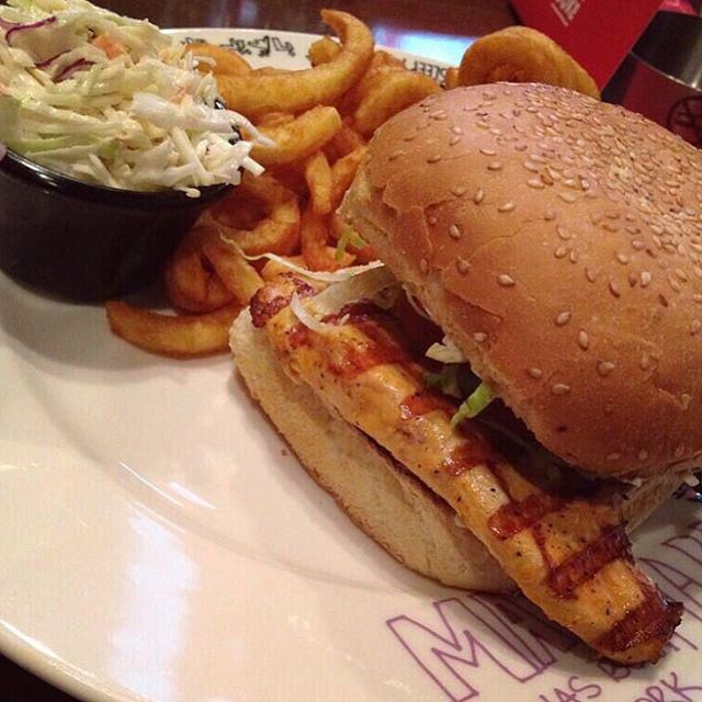 Also the chicken burger can be Diet but without bread bun 😜😜 Enjoy the delicious burger @deekduke With some fries and coleslaw... (Deek Duke Hamra)