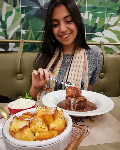 Always happy when I'm around dessert 🍨🎈 Have you seen my review on @divvy (DIVVY)