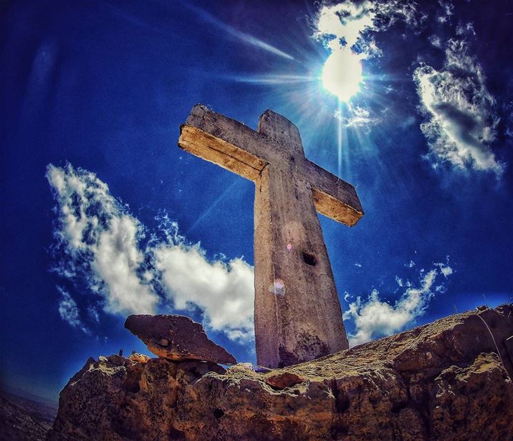 Always on  top 🕆 liveloveakoura  hikingtrip  natureloversgallery ... (Akoura, Mont-Liban, Lebanon)