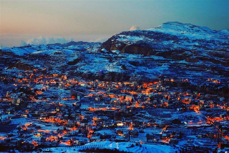 Amazing photo by the great photographer @jamalsaidi (@reuters) for faraya-...