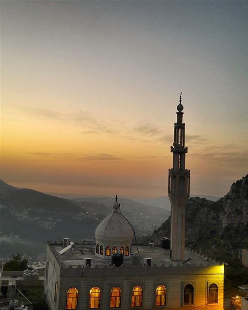 Amazing sunset from El Sfireh, North Lebanon 🌅🌅🌅  Dannieh   الضنية ... (Es Sfîre, Liban-Nord, Lebanon)