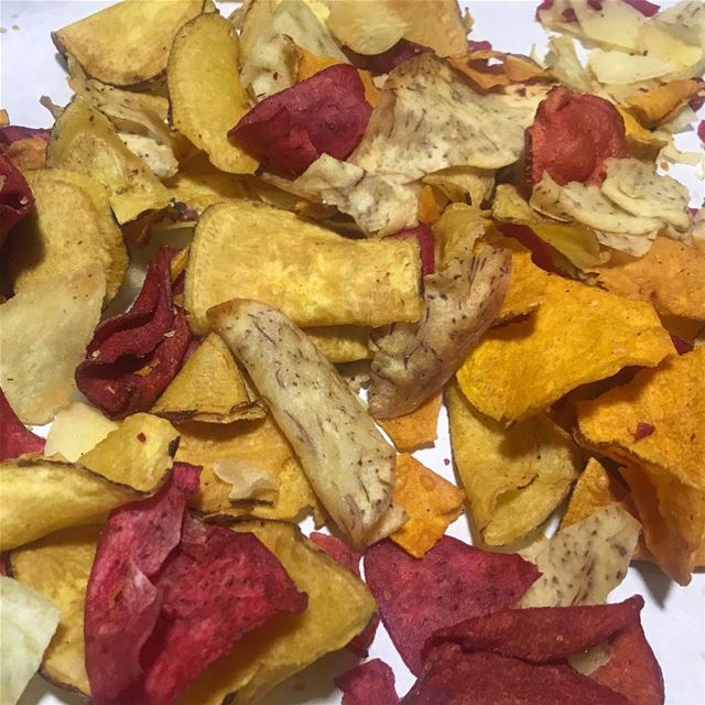 Amazing vegetable chips 😻 yuca & taro & sweet potato & batata ! 😯 🥔🍠🍆@ (Beirut, Lebanon)