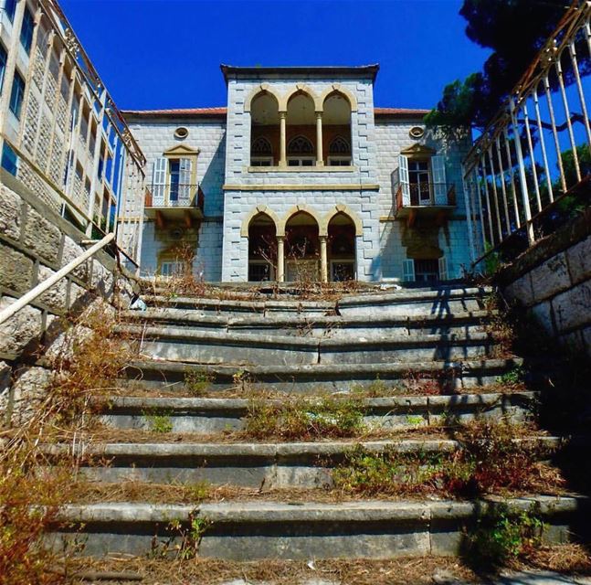 Amazing view from  beitmeri Photo by @lea.murr Share the beauty of ... (Beit Meri, Mont-Liban, Lebanon)