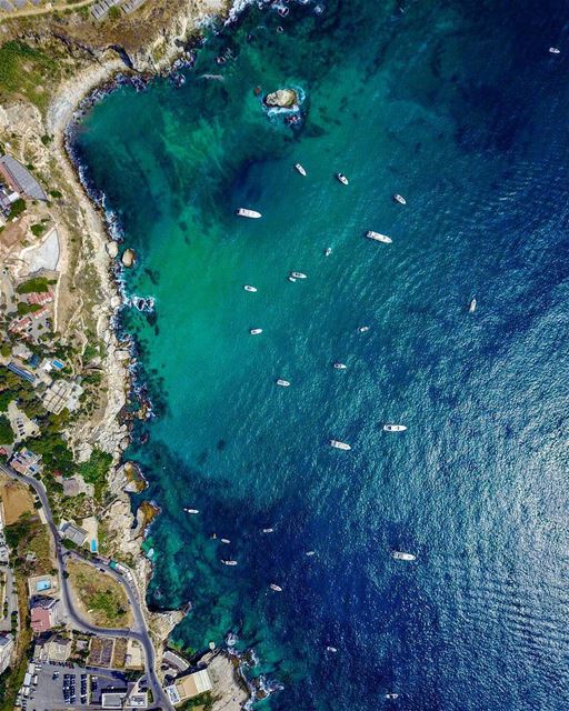 Amchit, perto de Byblos, é uma pequena cidade litorânea conhecida por seus... (Amchit)