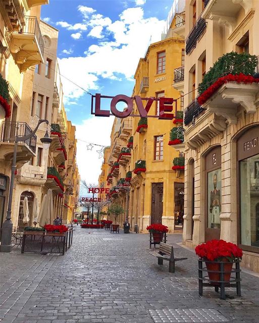 🇱🇧🇧🇷 Amor, Esperança e Paz. Que a semana de todos nós seja repleta de... (Downtown Beirut)