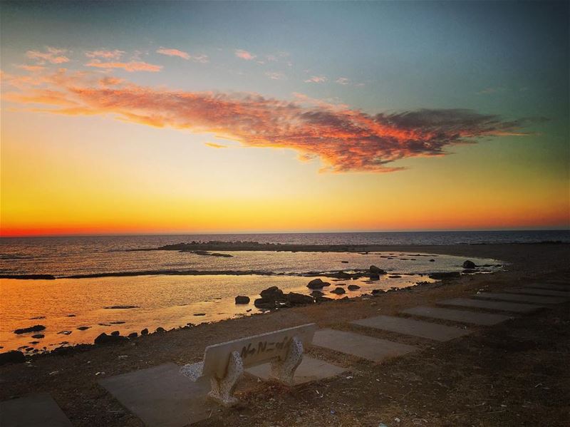 An amazing sunset from Al kharab beach Tyreمغيب الشمس من شاطئ الخراب في صو (Al Kharab Beach)