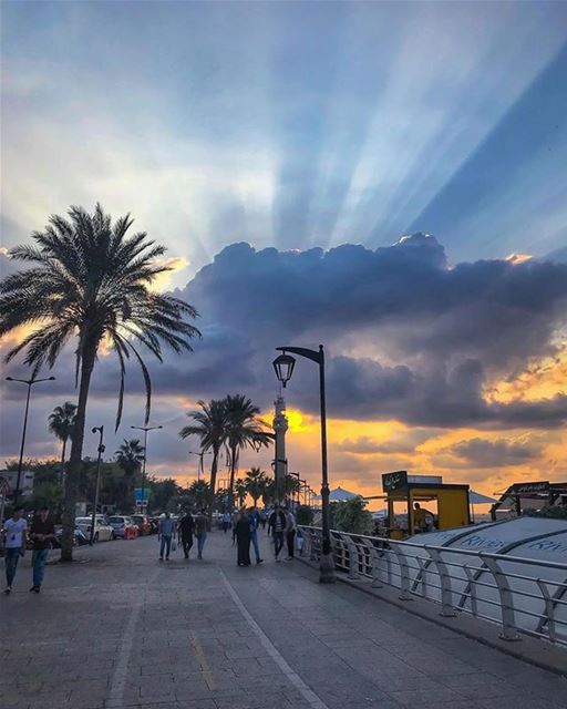 An amazing sunset from Beirut - Lebanon 😃تصبحون على خير من بيروتPhoto... (Beirut, Lebanon)