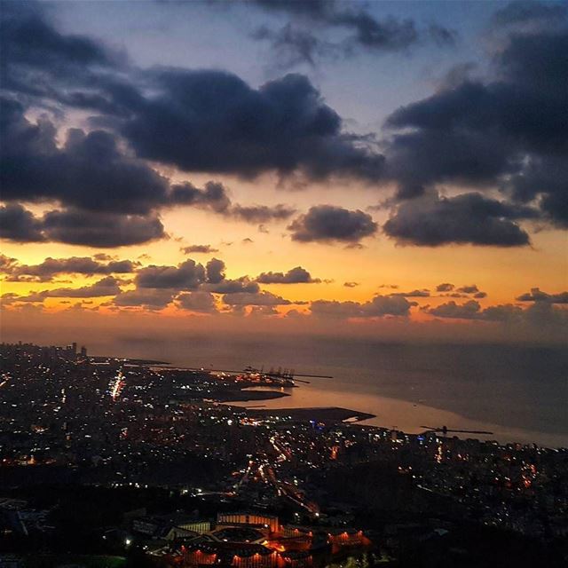 An amazing sunset from Roumiehمغيب الشمس من روميةPhoto taken by @eliesama (Roumieh)