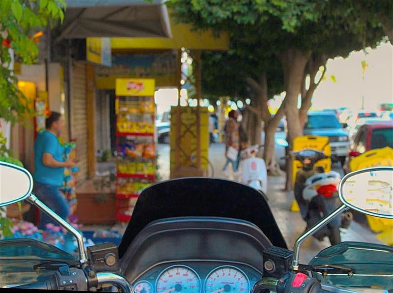 an essential part of the Lebanese culture 🛵🇱🇧......... canon ... (Tyre, Lebanon)
