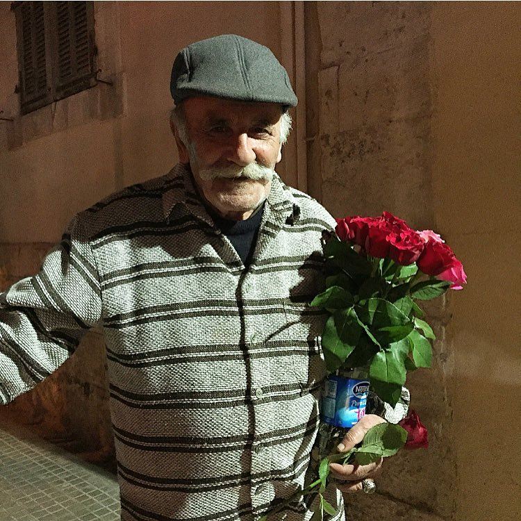 An old man selling flowers on the street of Mar Mikhael - Achrafieh .... (Achrafieh - Mar Mikhael)