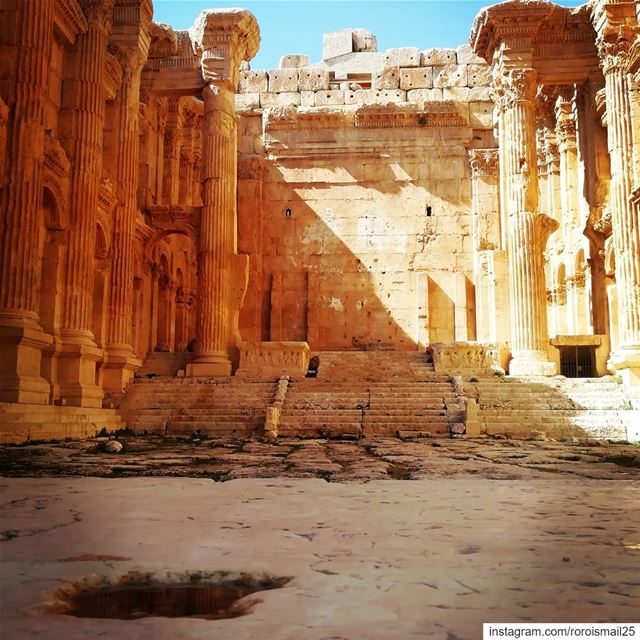  ancient  roman baalbeckcastle baalbek lebanon photographers... (Baalbek , Roman Temple , Lebanon)