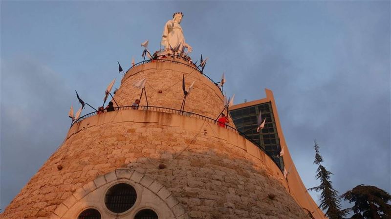 And her body was received into heavenly glory... eidelsayde ... (Harisa Mother Mary Beirut)