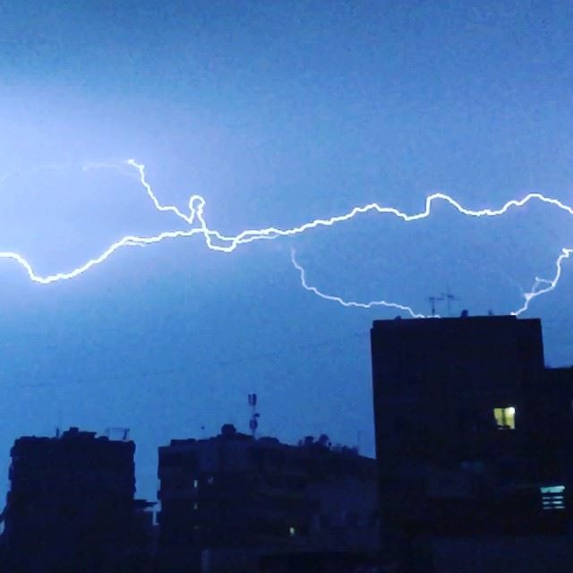 And in  slowmotion  iphone6plus  beirut  thunderstorm  rightnow ...