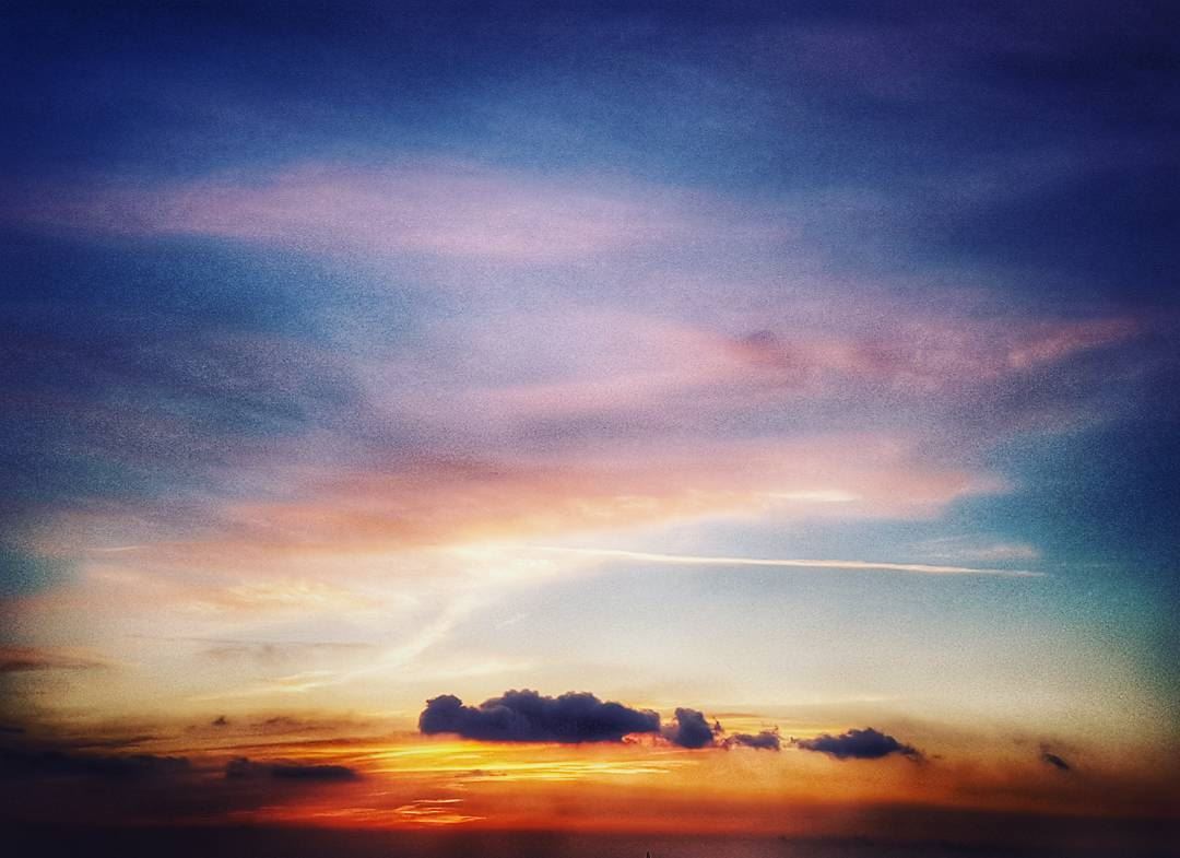 And it  ends this way 🌅 happeningnow  homesweethome  sunsets ... (Ajaltoun, Mont-Liban, Lebanon)
