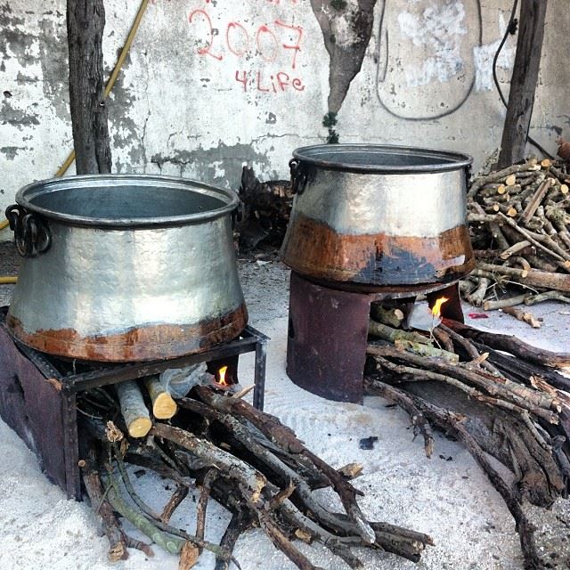 And let the harisi making begin! Wish all of you were here to taste :) Yaroun Ma2joureeen Volunteering BeautifulEvent 3anRou7alHussain Yummy Hamdillah