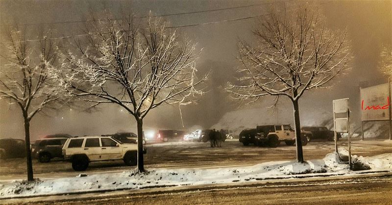 And this is how people of  zahle spend the snowy nights... waiting the... (Zahlé, Lebanon)