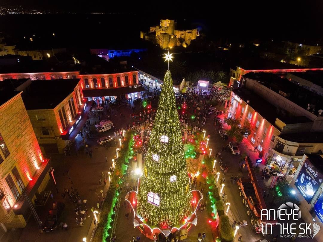  AnEyeInTheSky of the amazing Christmas decoration at jbeil-byblos :) See... (Jbeil-Byblos)