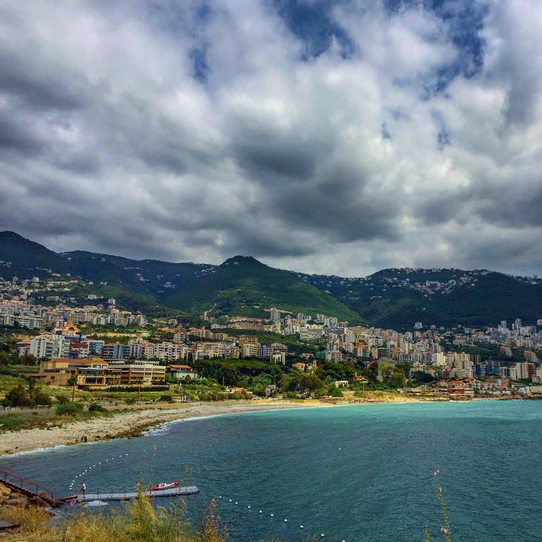 Angry clouds over the bay ⛈ december  vibes  afternoon  by  sea  jounieh ... (El Maâmelteïne, Mont-Liban, Lebanon)