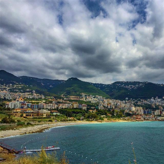 Angry clouds over the bay ⛈ december  vibes  afternoon  by  sea  jounieh ... (El Maâmelteïne, Mont-Liban, Lebanon)