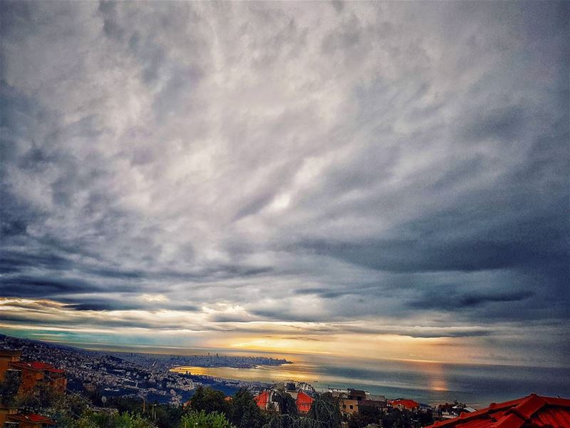  angrysky again 😏 sunsets  sunset_hub  sunsetporn  sunset_pics ... (Ste Therese Shayle)