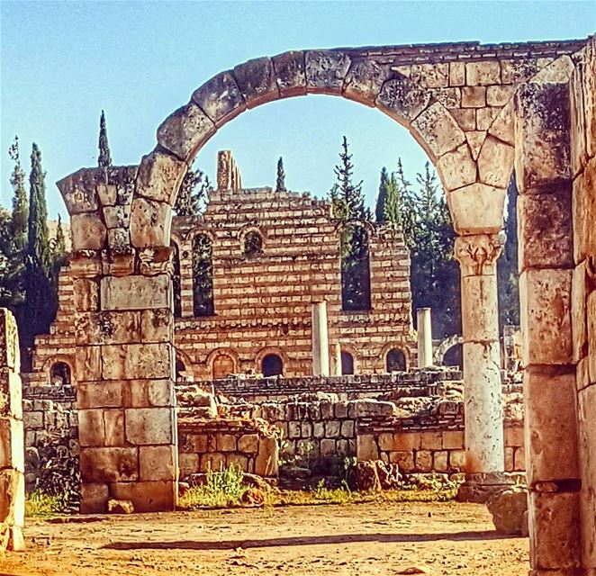 Anjar castle built in the 8th century by the Umayyad ▪▪▪▪▪▪▪▪▪▪▪▪▪▪▪▪▪▪▪▪▪... (Anjar_Anjar Castle)