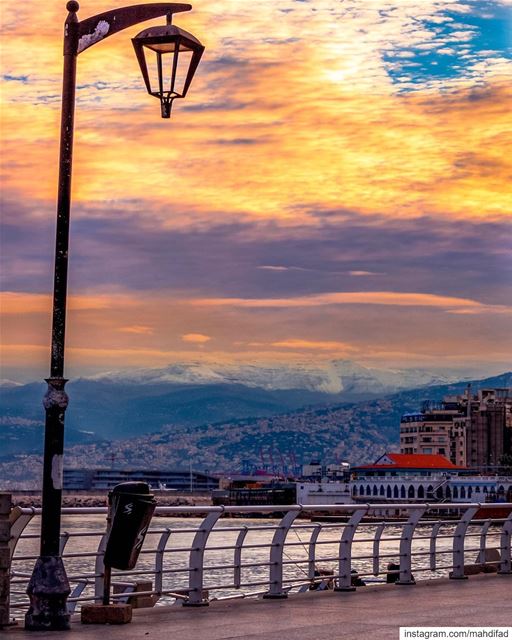 Another sunrise, another new beginning 🌄 ....... Beirut Lebanon... (Ain El Mreisse, Beyrouth, Lebanon)
