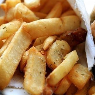 Any Batata lovers???? 🍟🍟🍟🍟🍟🍟❤️❤️❤️❤️❤️ Lebanon LebanonEats Beirut Lebanese LebaneseFood Food Foodie InstaFood InstaGood FoodPorn FoodComa FoodGasm Yummy Lunch Dinner Fries Fastfood